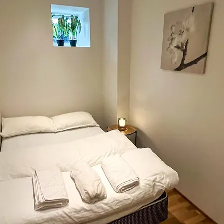 Two-Bedroom City Apartment With Fire Place, Free Parking And Fjordview Terrace - Calm And Central Alesund Exterior photo