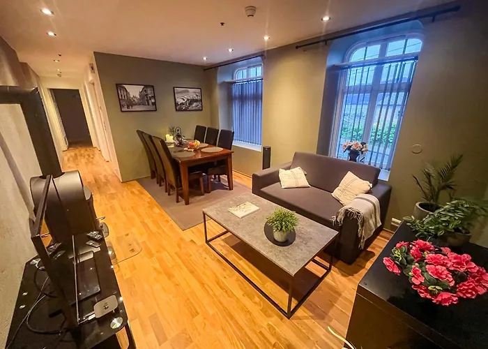 Two-Bedroom City Apartment With Fire Place, Free Parking And Fjordview Terrace - Calm And Central
