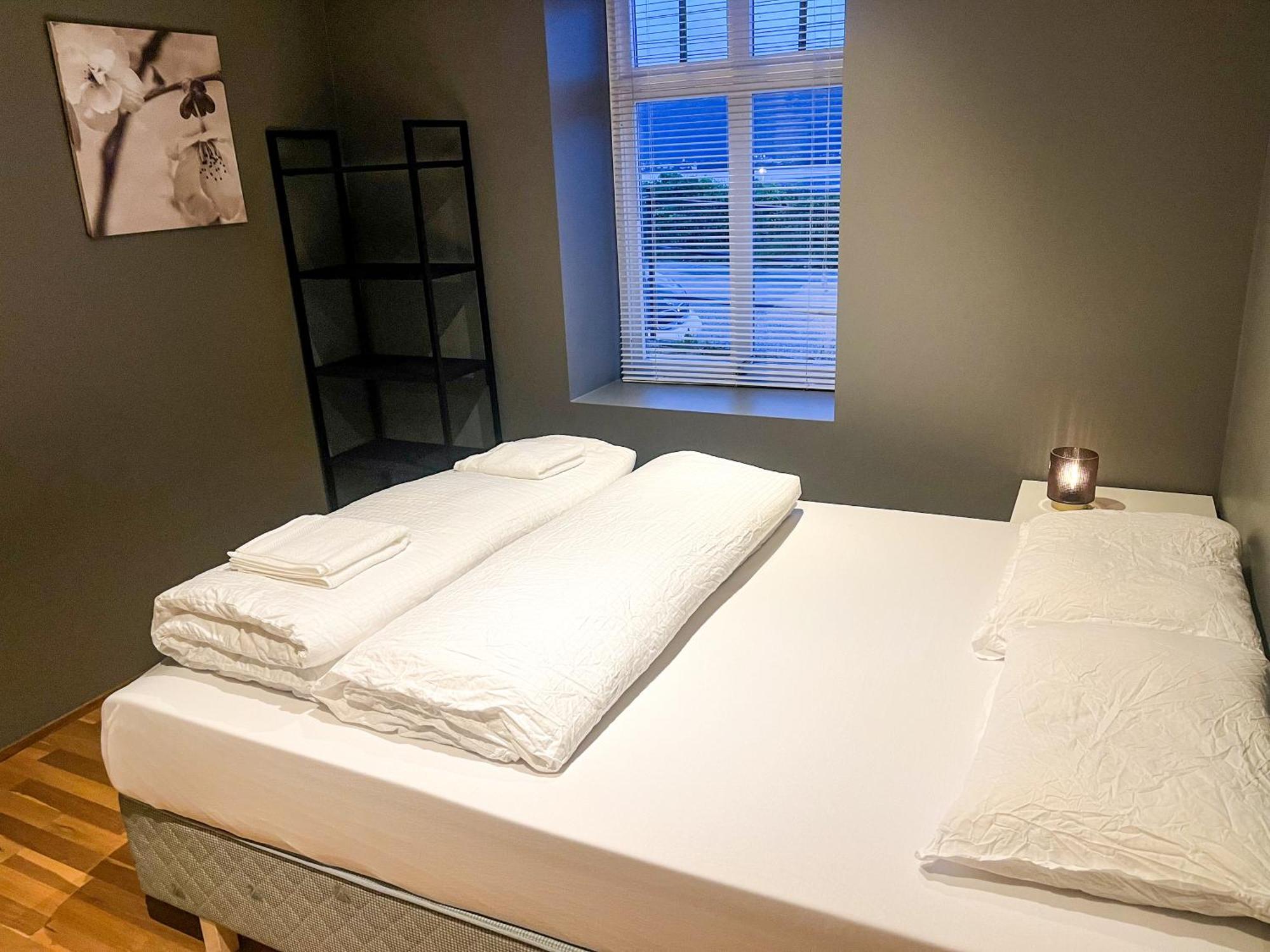 Two-bedroom With Fire Place, Free Parking And Fjordview Terrace - Calm And Lägenhet *