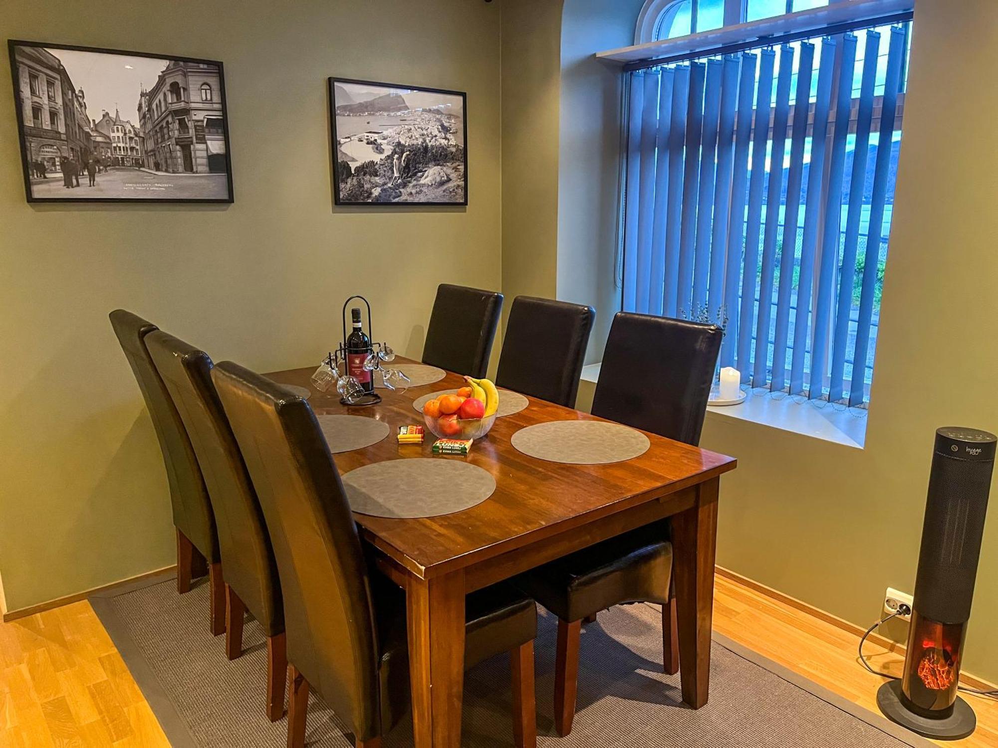 Two-bedroom With Fire Place, Free Parking And Fjordview Terrace - Calm And * Ålesund