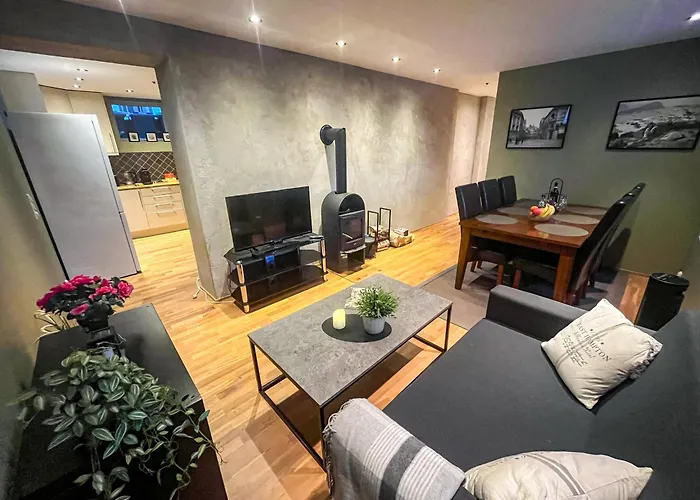 Two-Bedroom City Apartment With Fire Place, Free Parking And Fjordview Terrace - Calm And Central