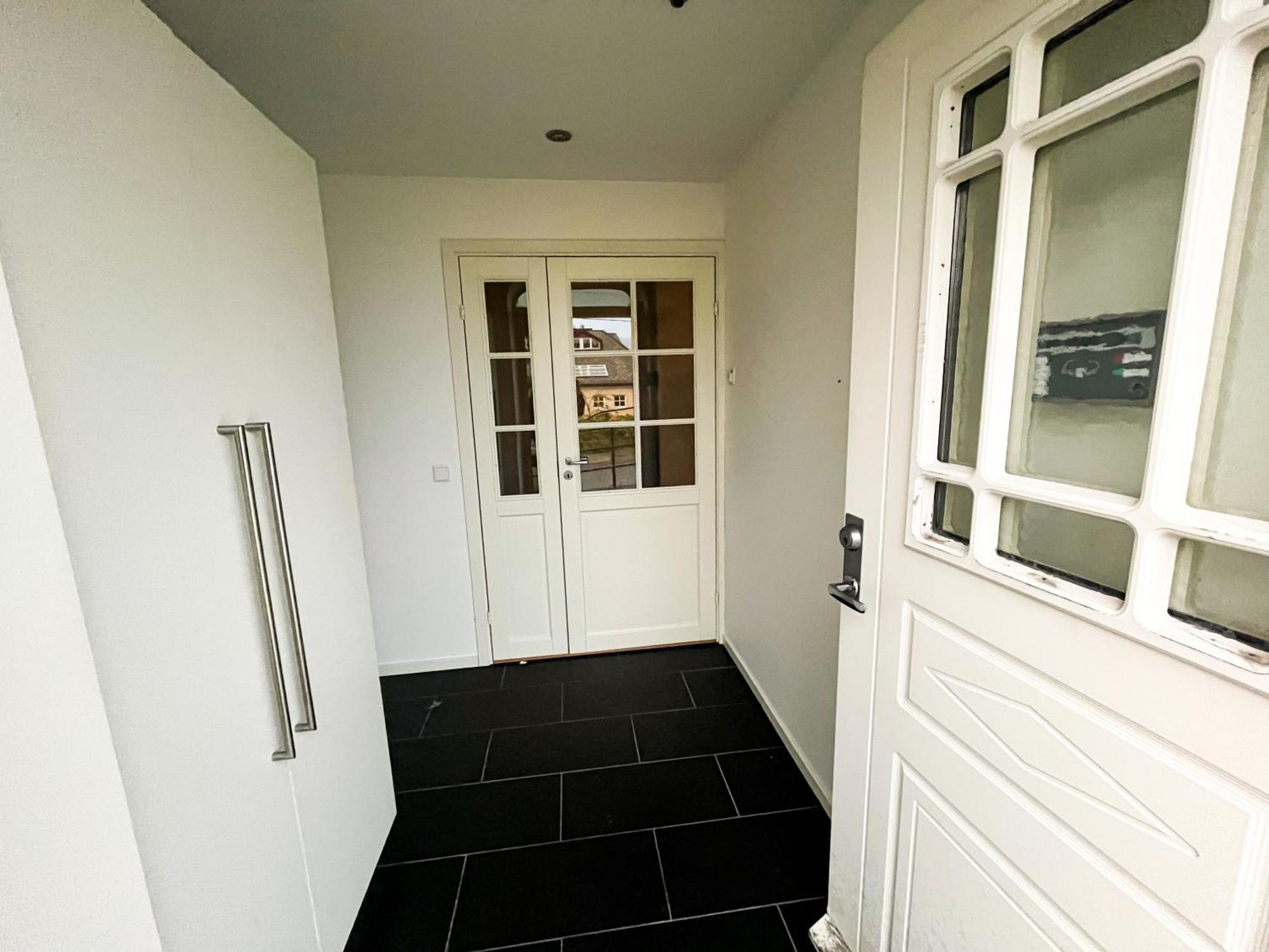 Two-bedroom With Fire Place, Free Parking And Fjordview Terrace - Calm And Apartment Alesund