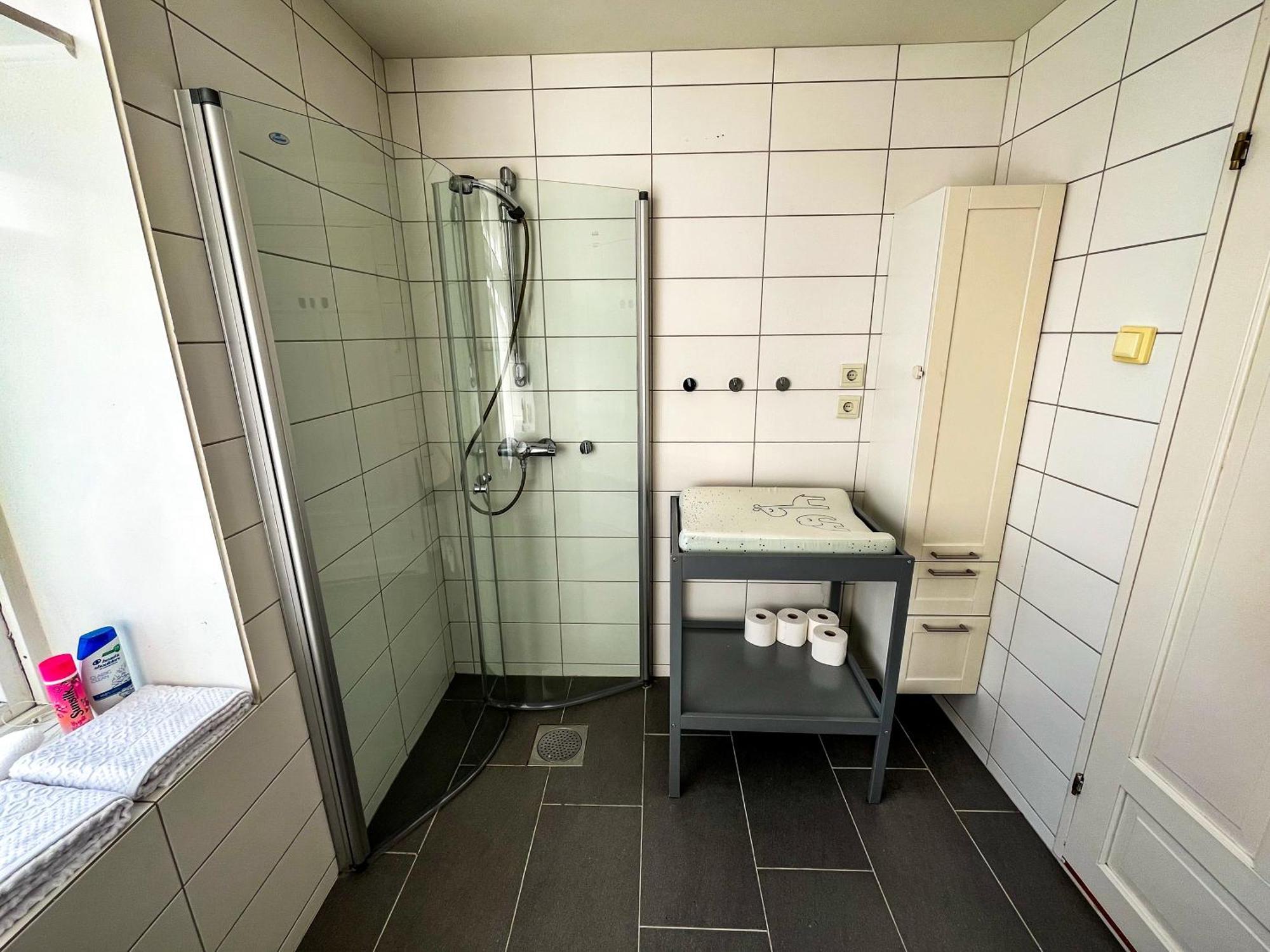 Two-bedroom With Fire Place, Free Parking And Fjordview Terrace - Calm And Apartment Alesund