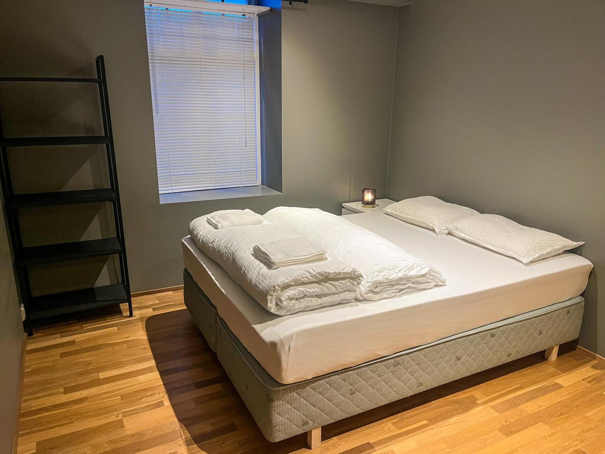 Apartment Two-bedroom With Fire Place, Free Parking And Fjordview Terrace - Calm And Alesund