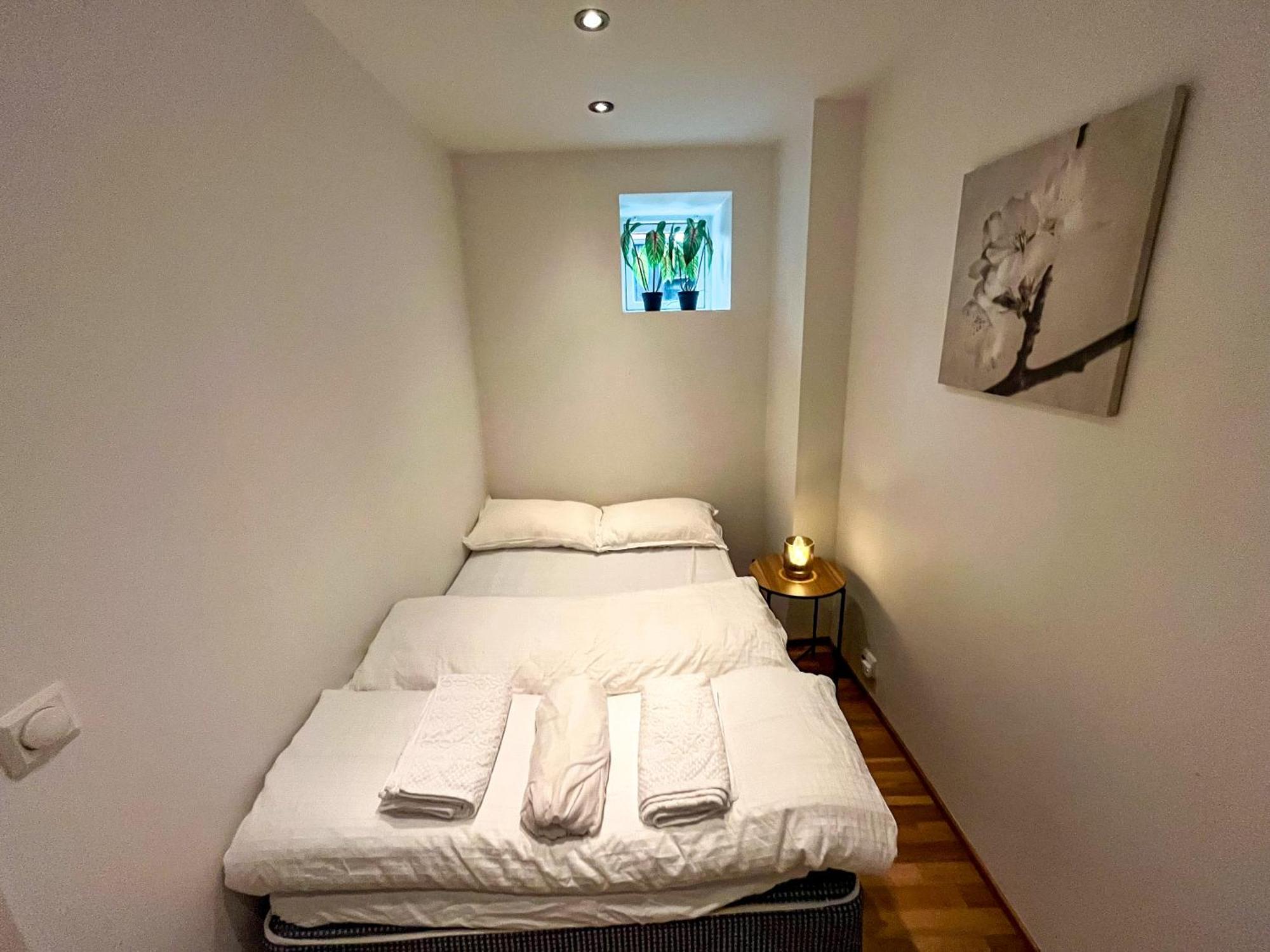 Two-bedroom With Fire Place, Free Parking And Fjordview Terrace - Calm And Apartment *