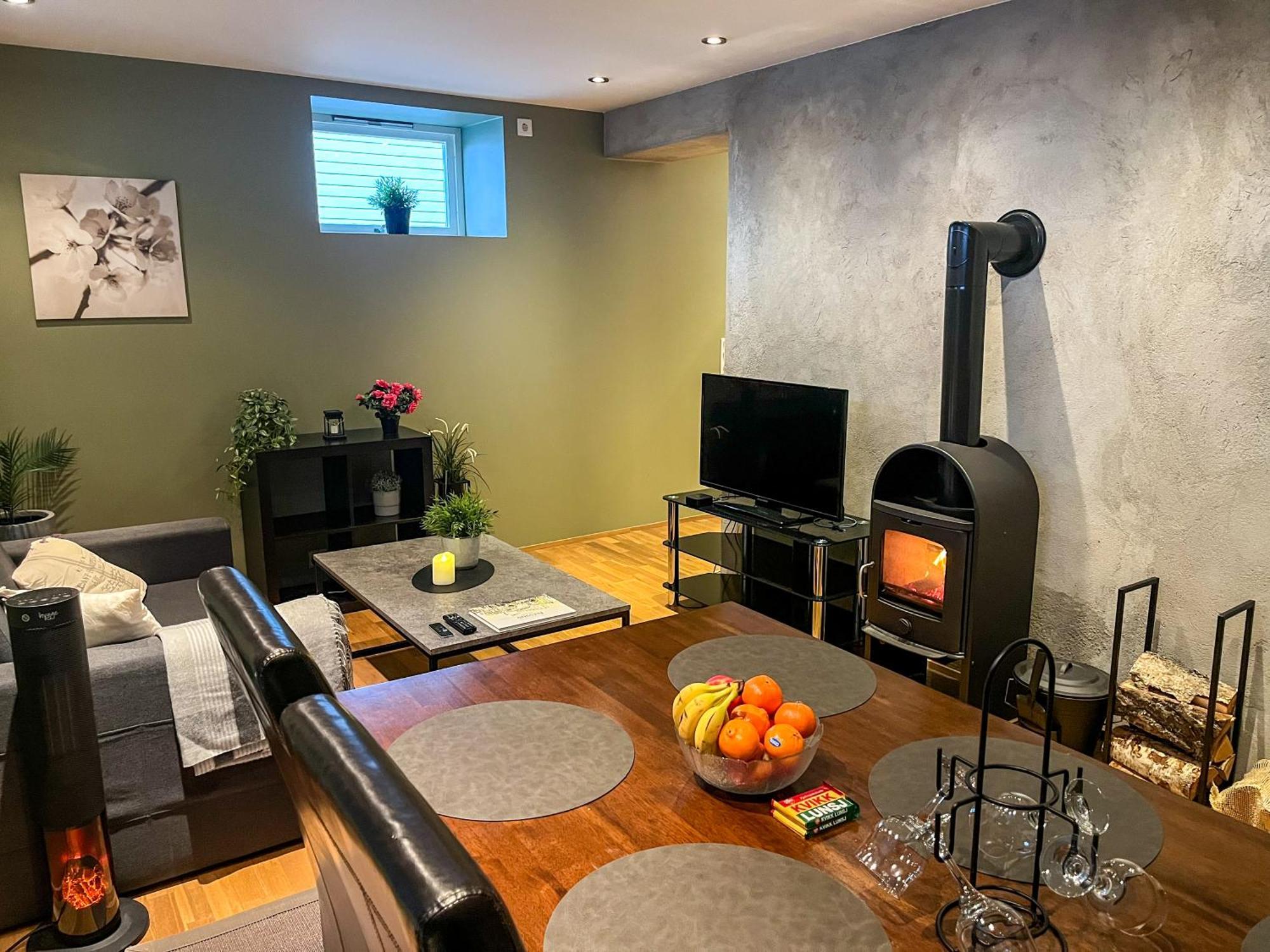 Two-bedroom With Fire Place, Free Parking And Fjordview Terrace - Calm And * Alesund